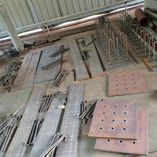 有哪些其他因素会影响延边预埋件位置的确定？